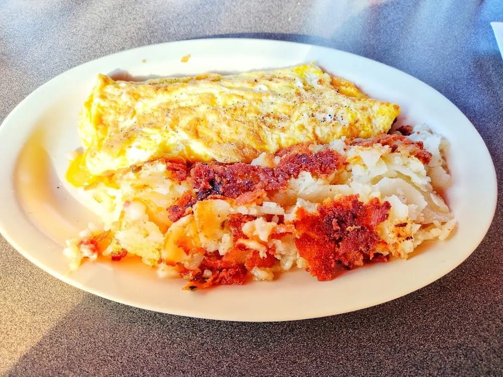 Cheddar Cheese Omelette with Hash Browns